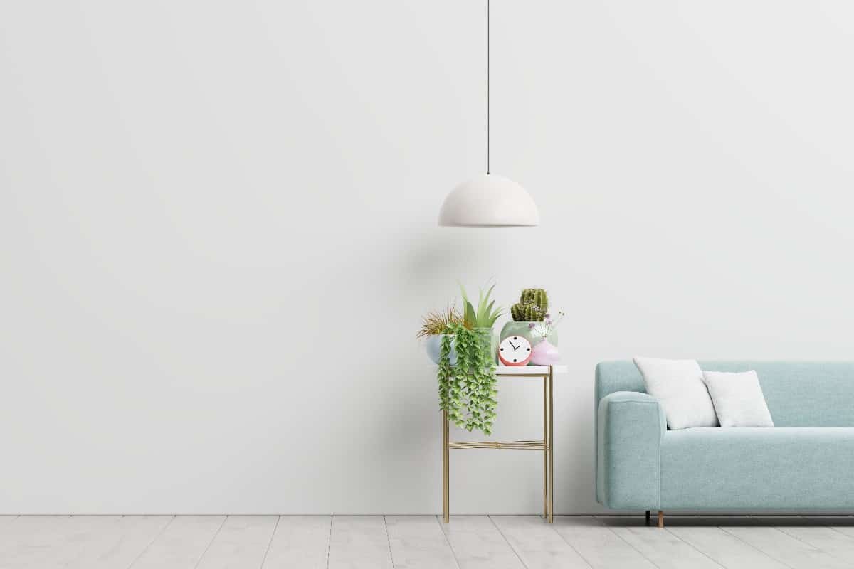 Ponadczasowa biel na ścianie – proste rozwiązanie dekoracyjne