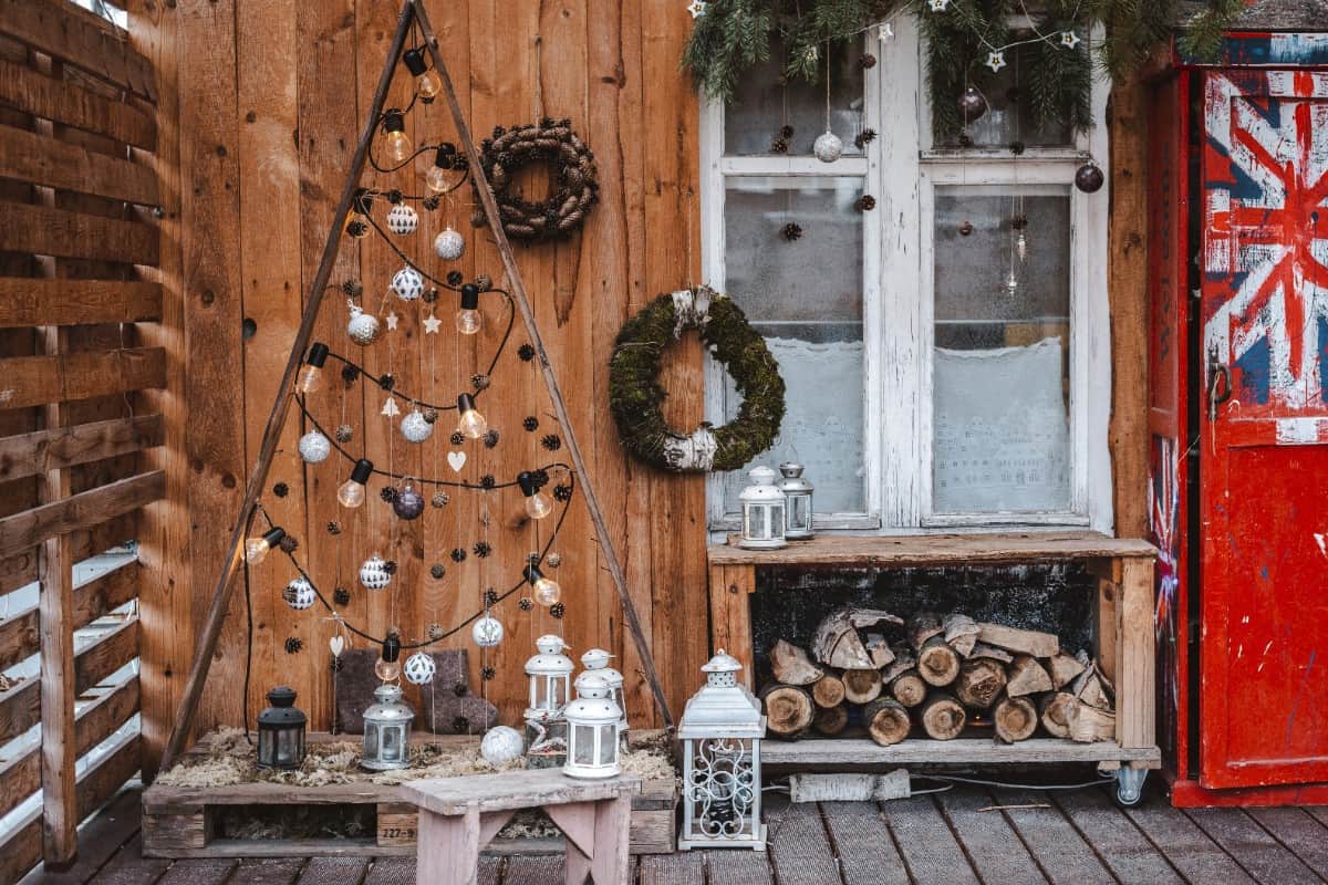 Piękny balkon zimą – jakie dekoracje wybrać?