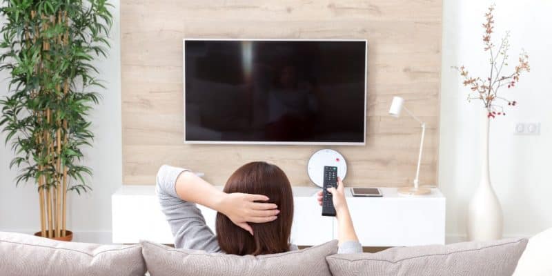 Na ścianie czy na szafce - gdzie najlepiej zamontować telewizor?
