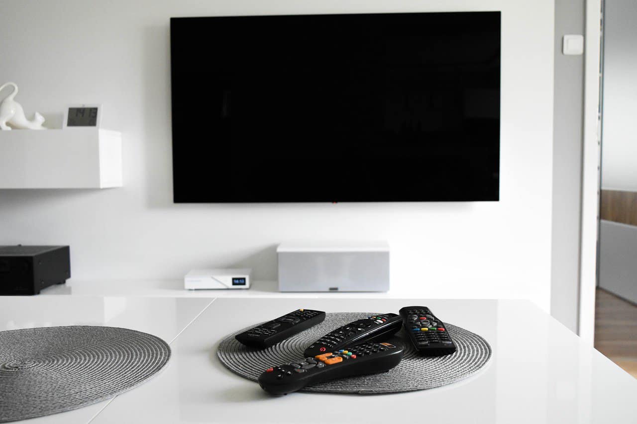 Mocowanie telewizora do sufitu – czym i jak to zrobić?