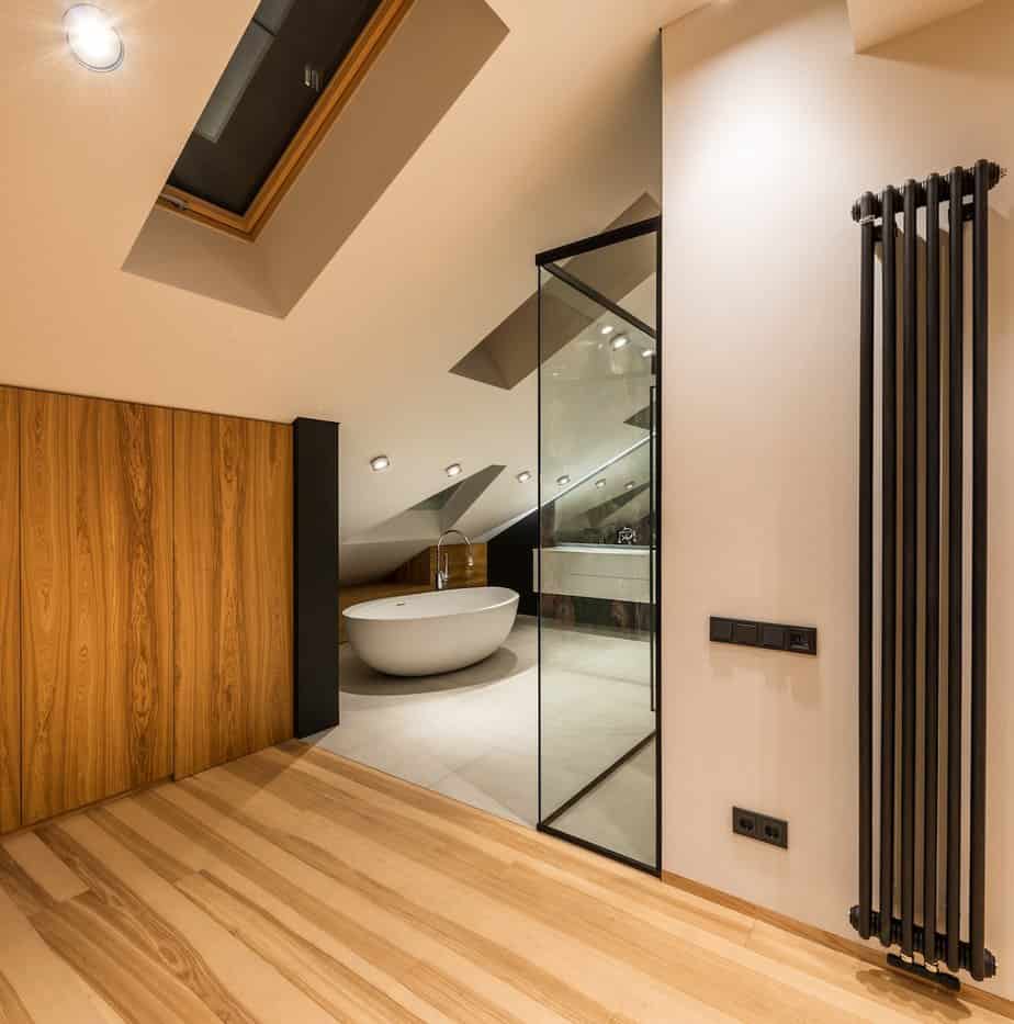 Elegancka łazienka – drewno i kamień we wnętrzu